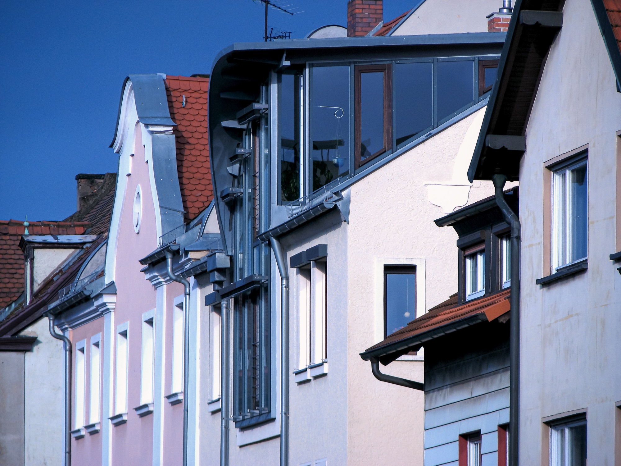 Dachgeschossausbau Altbau Bamberg - Holzbau Aufstockung mit Blick zur Bergstadt - Dachgaube modern Licht Ausblick